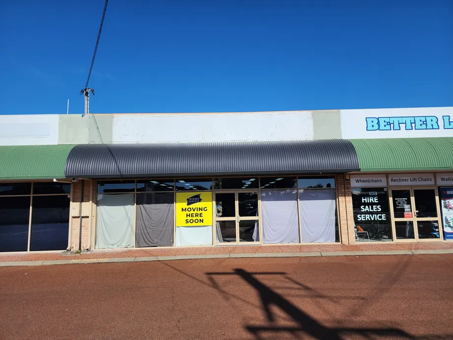 Trevors Carpets shopfront before the new signage